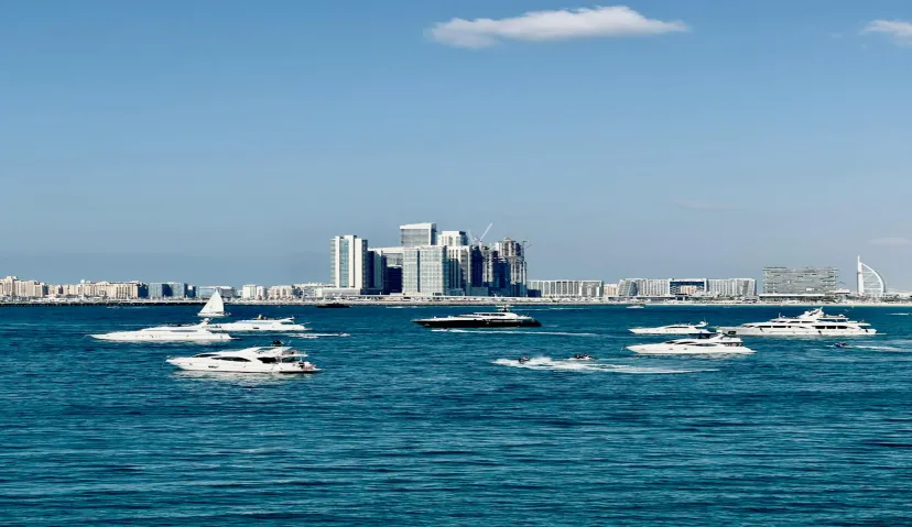 Dubai Luxury Yacht Tour with Live BBQ &amp; Drinks