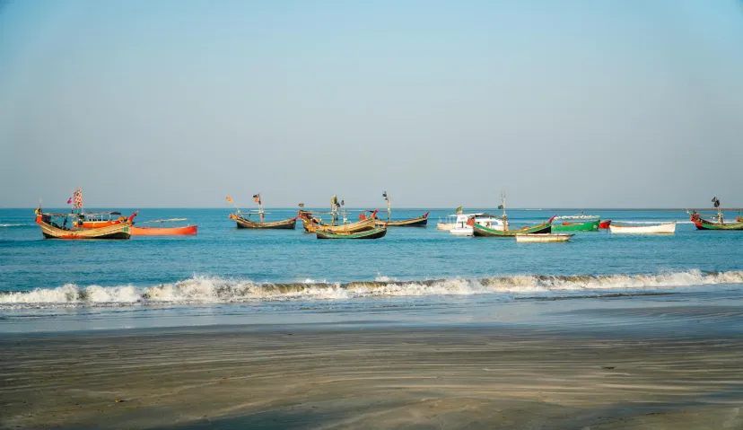 Greater Male Explorer - City Tour by Car or by Walking
